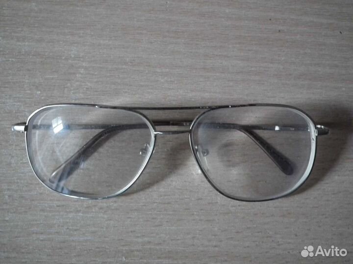 Очки с диоптриями -2 в металлической оправе