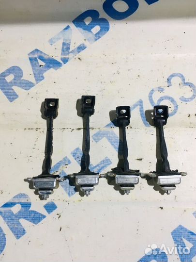 Ограничитель двери skoda octavia A5 1.4 ат лифтбек