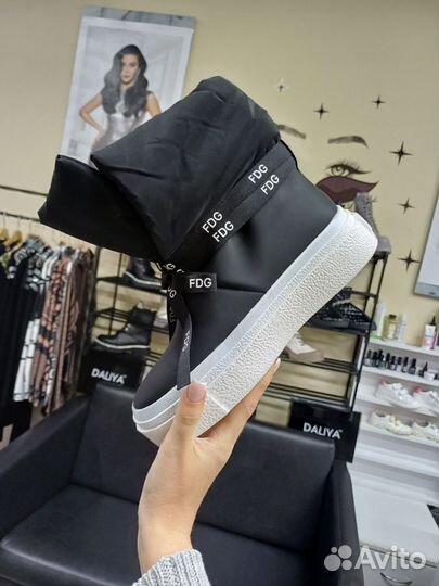 Дутики женские зимние