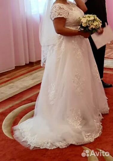 Свадебное платье со шлейфом