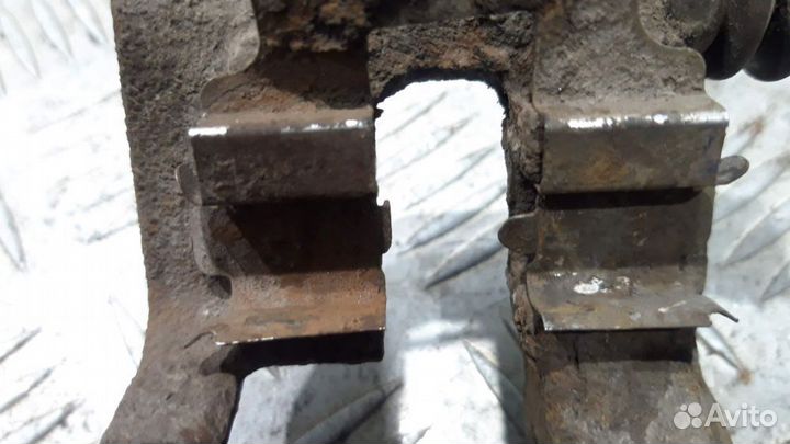 Скоба заднего суппорта Opel Astra H