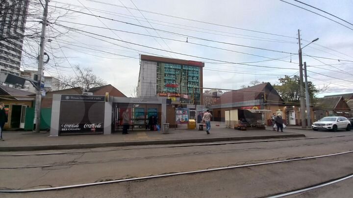 Торговая площадь на остановке, 255 м²