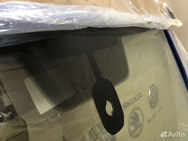 Лобовое стекло VW Tuareg NF 2010- оригинал