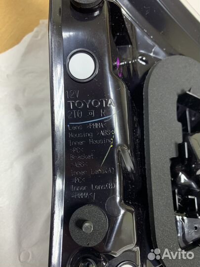 Фонарь задний правый Toyota RAV4 8158042032