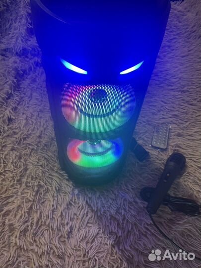 Музыкальная колонка с микрофоном.Новая
