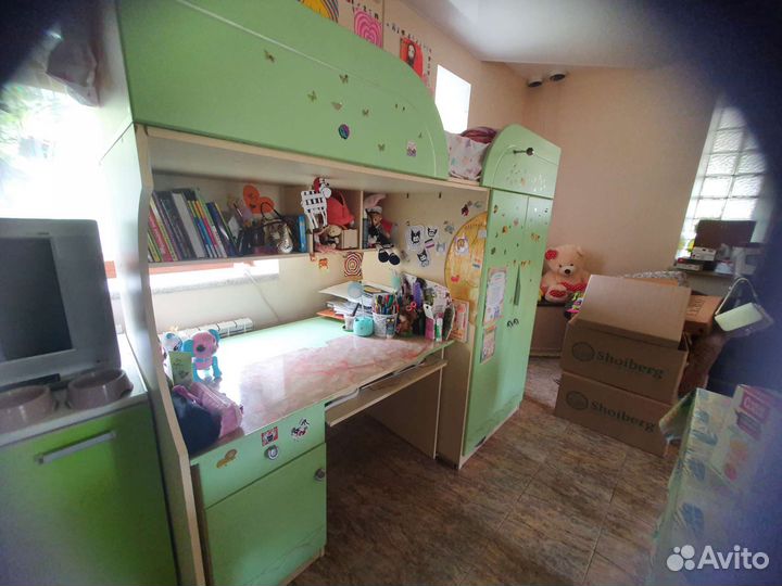 Детская кровать чердак со столом и шкафом бу
