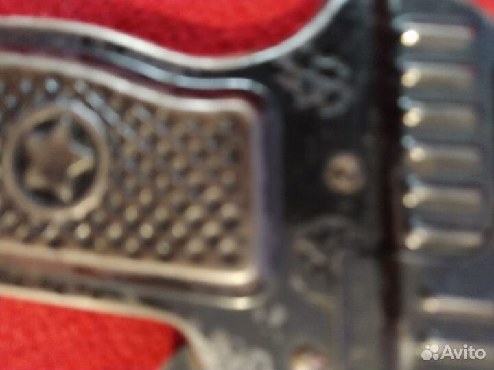 Игрушечный металлический пистолет