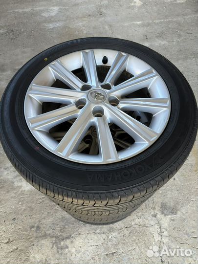 На камри,короллу 215/55/17 оригинал