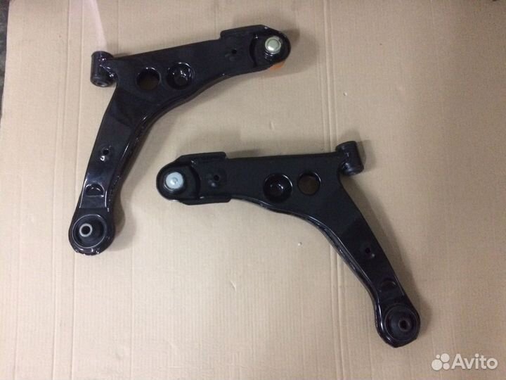 Рычаги передние левый правый Mitsubishi Lancer 9