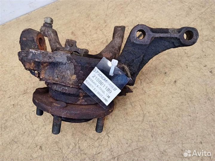 Поворотный кулак передний левый Nissan X-Trail T30