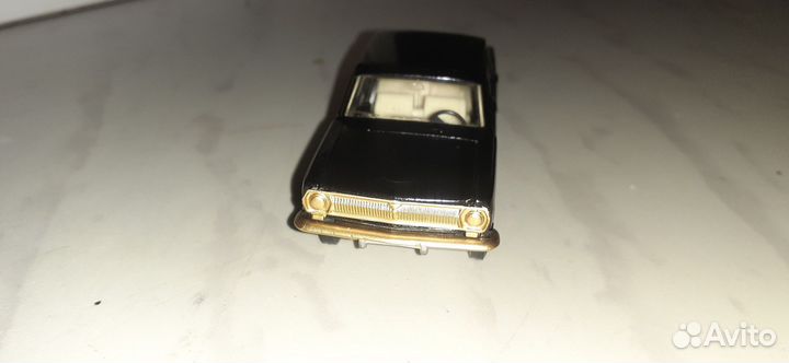 Волга газ 24 чёрная В золоте