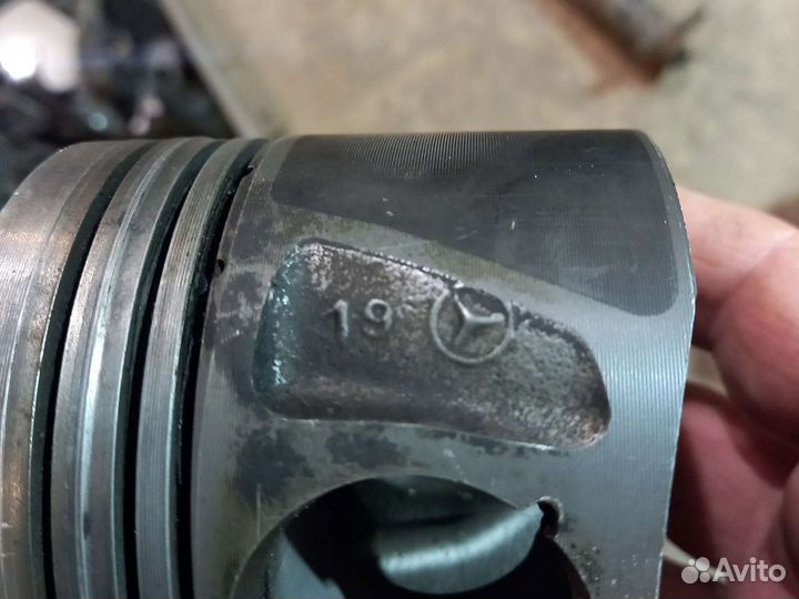 Поршень Mercedes двигатель ом642