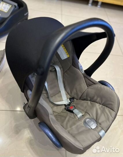 Автолюлька Maxi Cosi с базой isofix