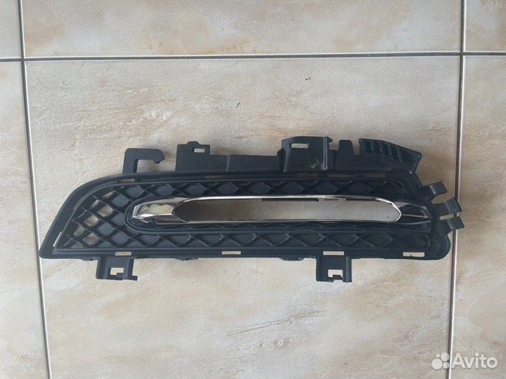 Решетка в бампер передняя левая Mercedes E Class W