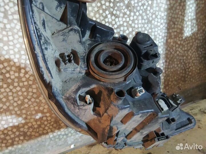 Фара Peugeot 107 левая