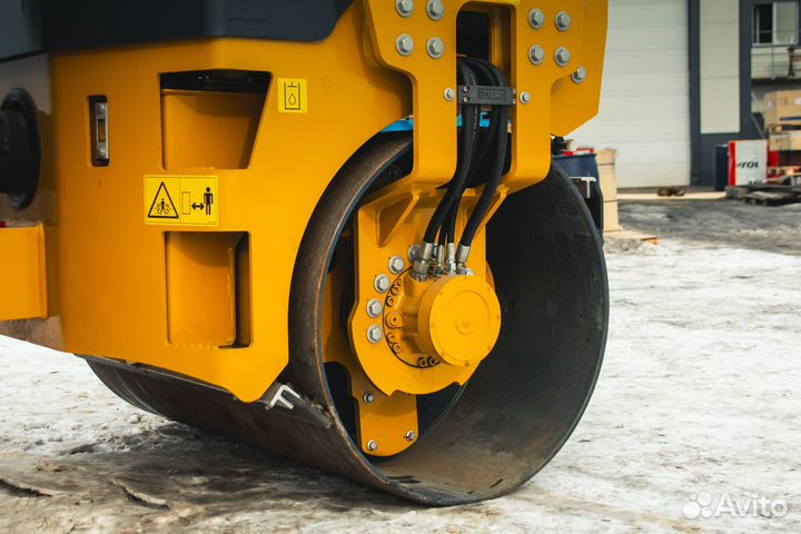 Дорожный каток XCMG XMR303, 2023