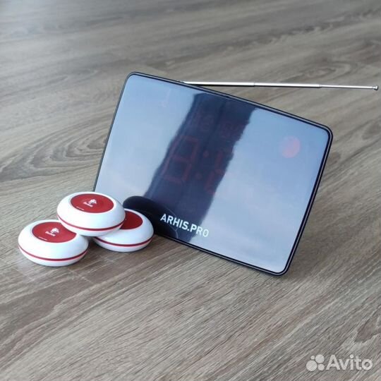 Кнпока вызова персонала и табло отображения вызова