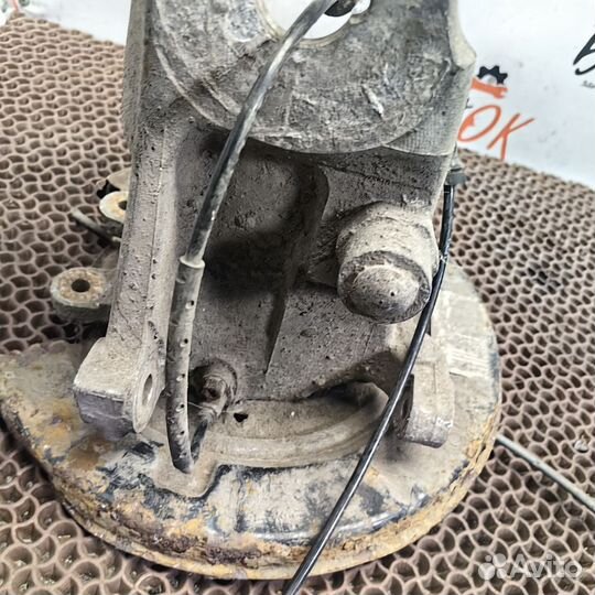 Задний правый кулак BMW e39 touring