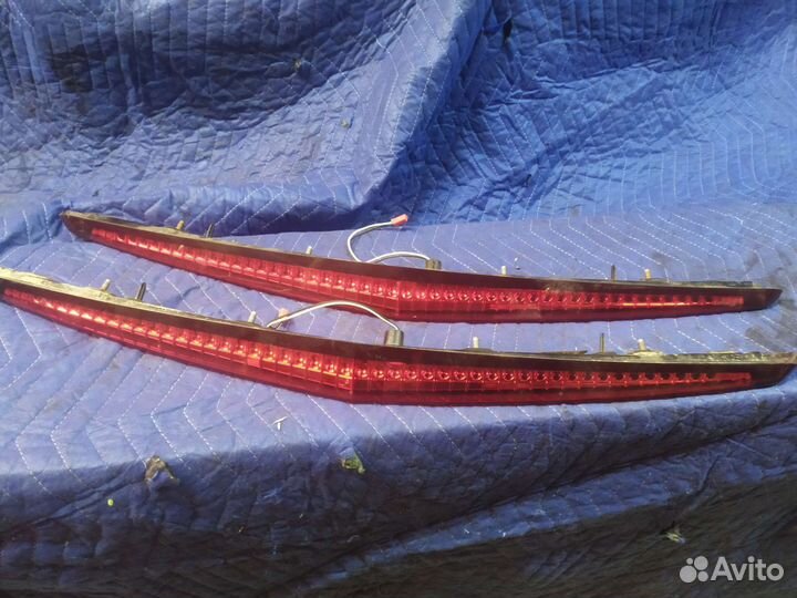 Стоп сигнал в крышку багажника Cadillac CTS 2