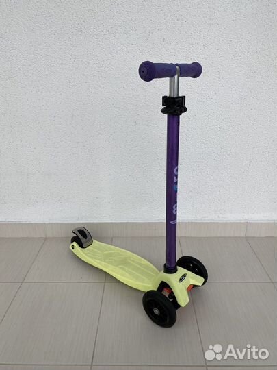 Самокат трехколесный Micro Maxi