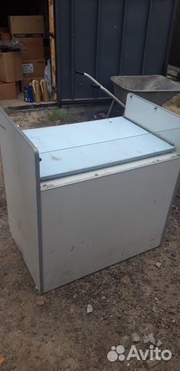 Стол витринный