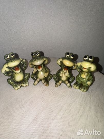 Фигурки сувенирные лягушки разные