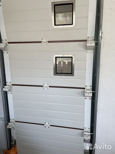 Ворота секционные подъемные на дверной проём