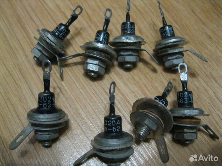 Радиодетали транзистор диод тиристор конденсатор