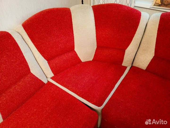 Диван уголок в гостиную красный