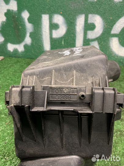 Корпус воздушного фильтра Toyota Avensis