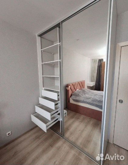 Шкаф купе новый с зеркалом