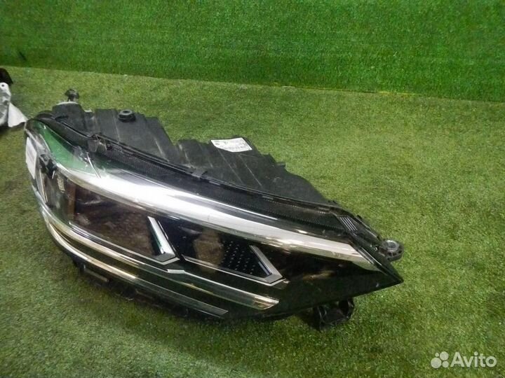 Фара правая Volkswagen Polo