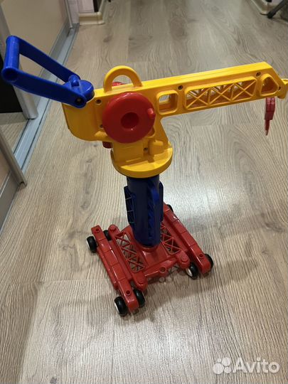 Подъемный кран игрушка