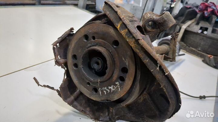 Ступица (кулак, цапфа) правая задняя Mercedes S W220