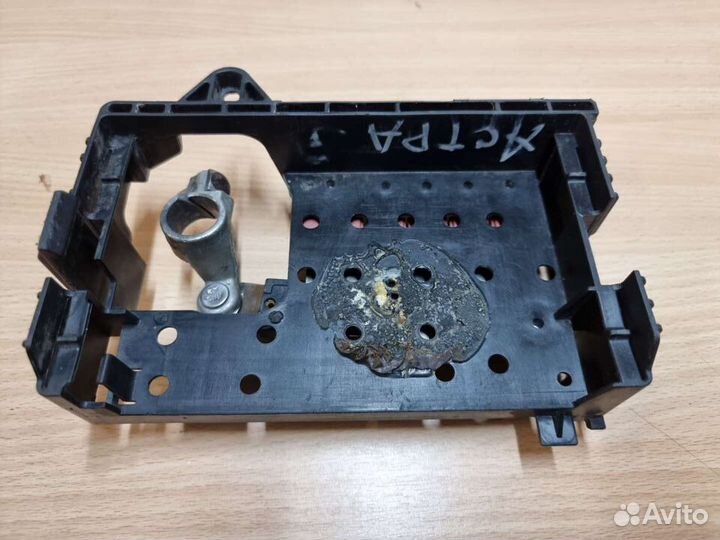 Блок силовых предохранителей Opel Astra J