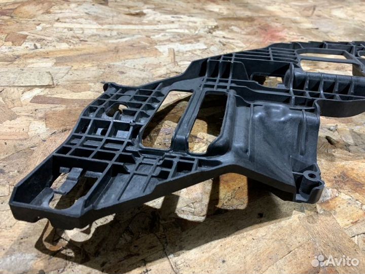 Площадка под фару передняя правая Volkswagen Golf