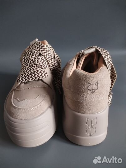 Кроссовки натуральные