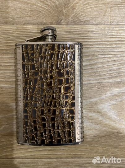 Фляжки и стопки походные под алкоголь