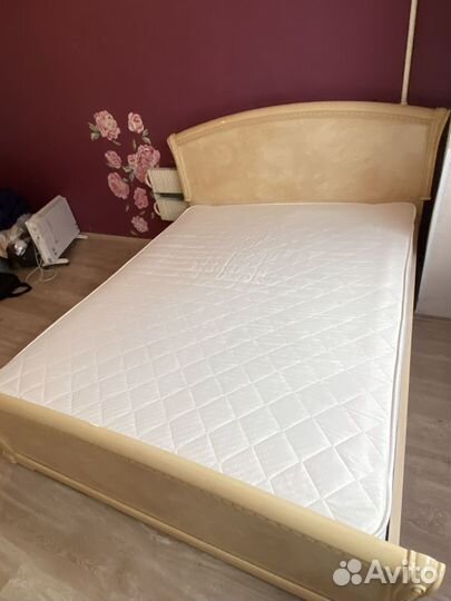 Кровать двухспальная с матрасом 160 200