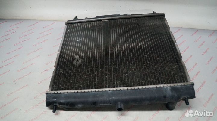 Nissan 21400-AX600 Радиатор охлаждения двигателя