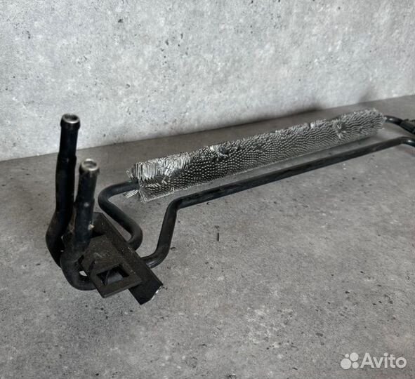 Радиатор охлаждения гур передний Mercedes-Benz