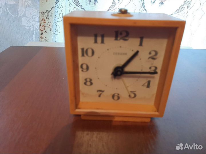 Часы будильник механические СССР