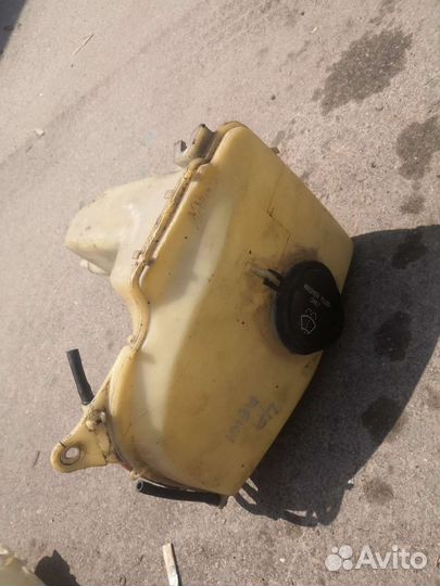 Бачок омывателя toyota corolla 100 110