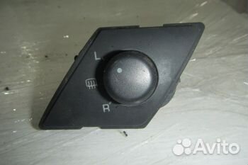 Кнопка регулировки зеркала