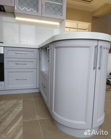 Кухонный гарнитур модерн белый новый