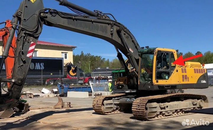 Стекло левое за дверью на экскаватор Volvo EC 360