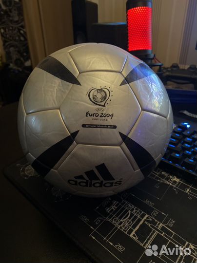 Футбольный мяч adidas roteiro