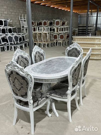 Кухонный стол и стулья новые