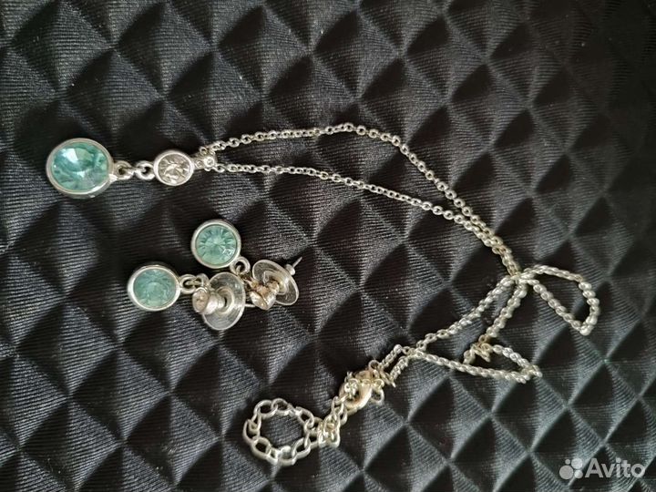 Комлекты бижутерии разные серьги и подвеска