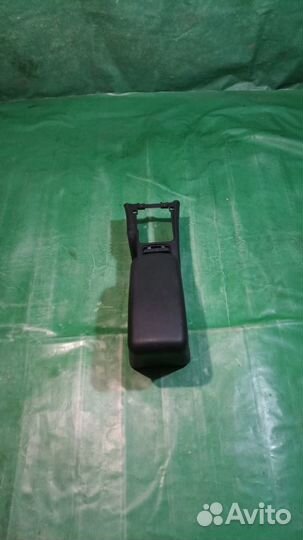 Центр консоль подлокотник Mitsubishi Galant 7